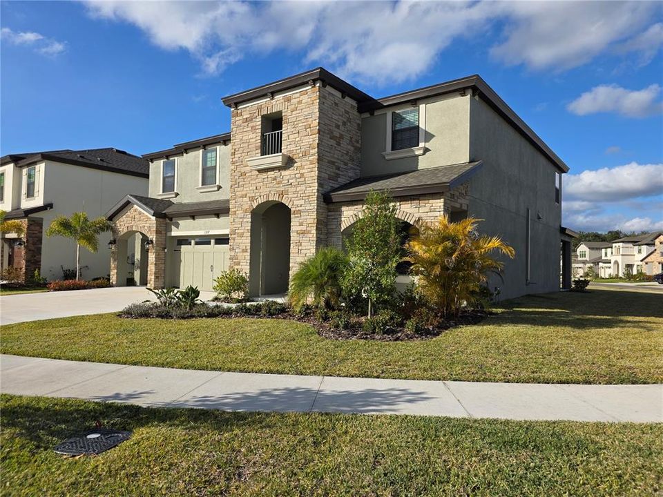 For Rent: $3,500 (5 beds, 4 baths, 3573 Square Feet)