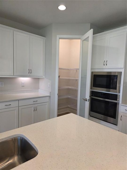 For Rent: $3,500 (5 beds, 4 baths, 3573 Square Feet)