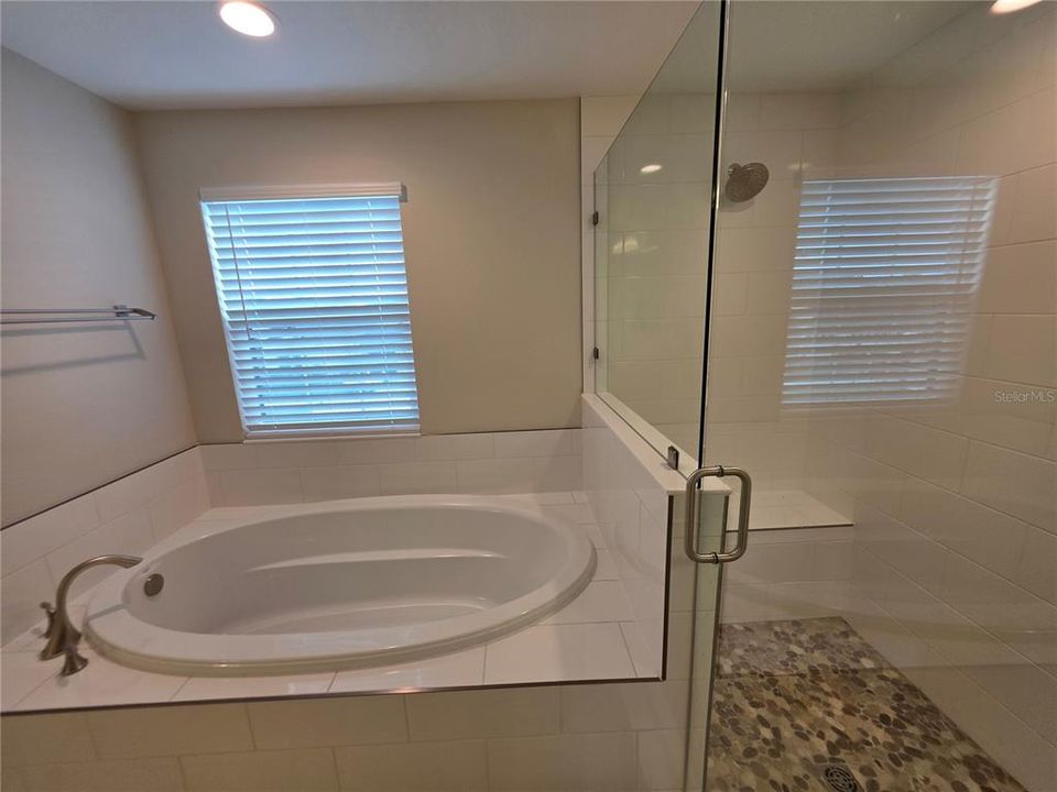 For Rent: $3,500 (5 beds, 4 baths, 3573 Square Feet)