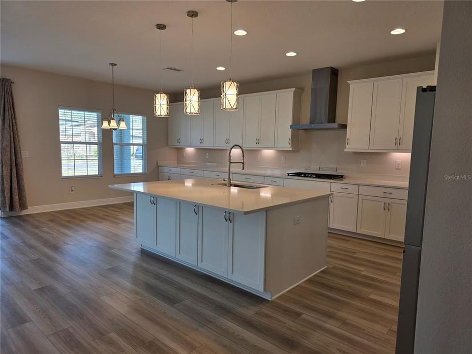 For Rent: $3,500 (5 beds, 4 baths, 3573 Square Feet)