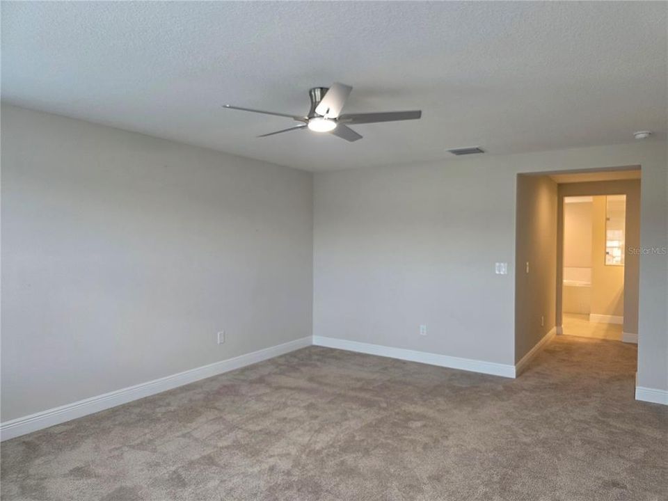 For Rent: $3,500 (5 beds, 4 baths, 3573 Square Feet)