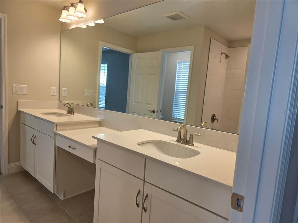 For Rent: $3,500 (5 beds, 4 baths, 3573 Square Feet)