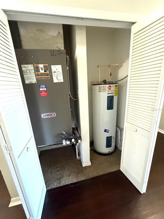 待售: $225,000 (2 贝兹, 2 浴室, 1328 平方英尺)