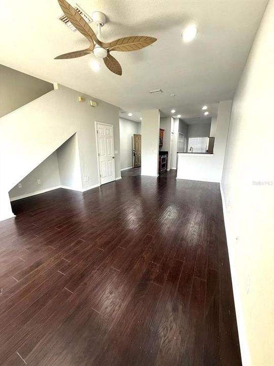 待售: $225,000 (2 贝兹, 2 浴室, 1328 平方英尺)