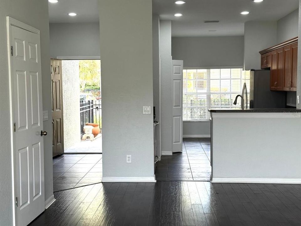 待售: $225,000 (2 贝兹, 2 浴室, 1328 平方英尺)