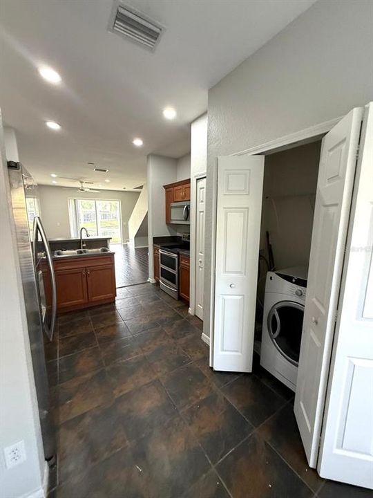 待售: $225,000 (2 贝兹, 2 浴室, 1328 平方英尺)