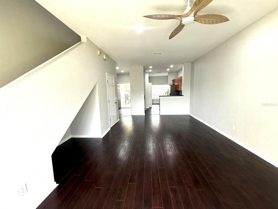 待售: $225,000 (2 贝兹, 2 浴室, 1328 平方英尺)