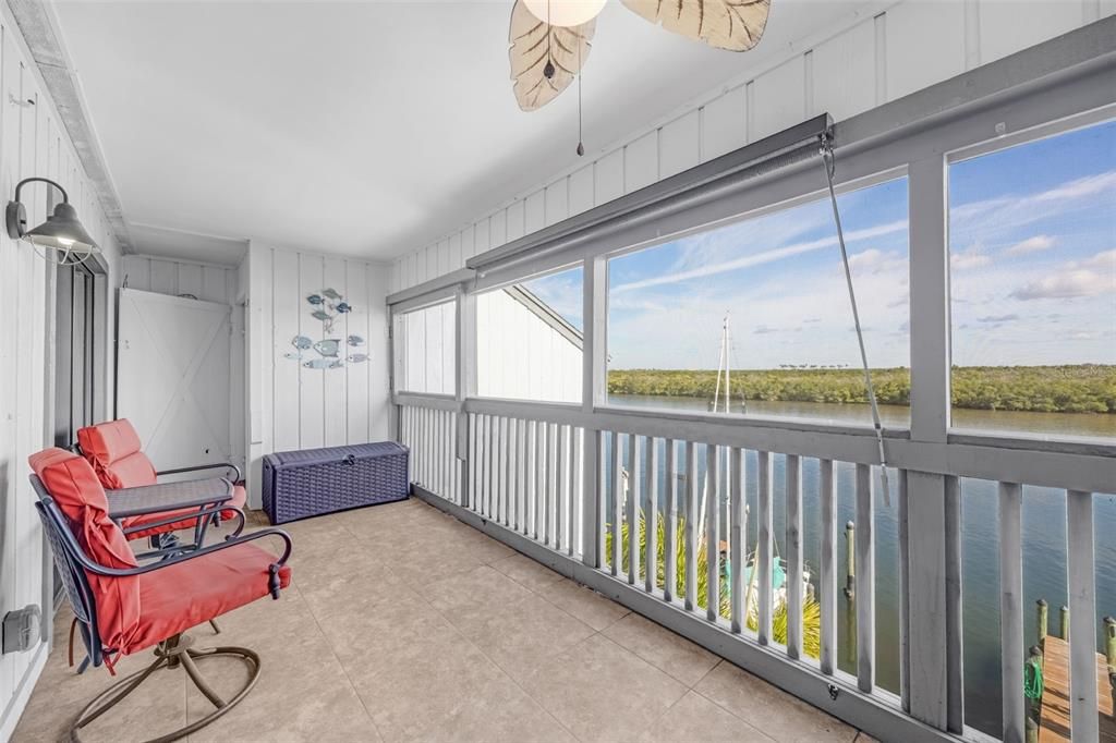 На продажу: $298,000 (2 спален, 2 ванн, 1100 Квадратных фут)