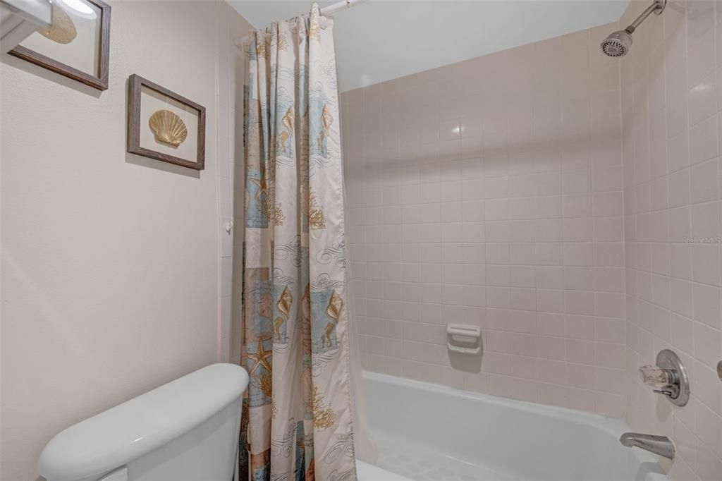 На продажу: $298,000 (2 спален, 2 ванн, 1100 Квадратных фут)