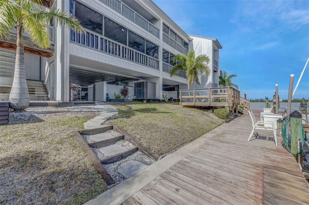 На продажу: $298,000 (2 спален, 2 ванн, 1100 Квадратных фут)