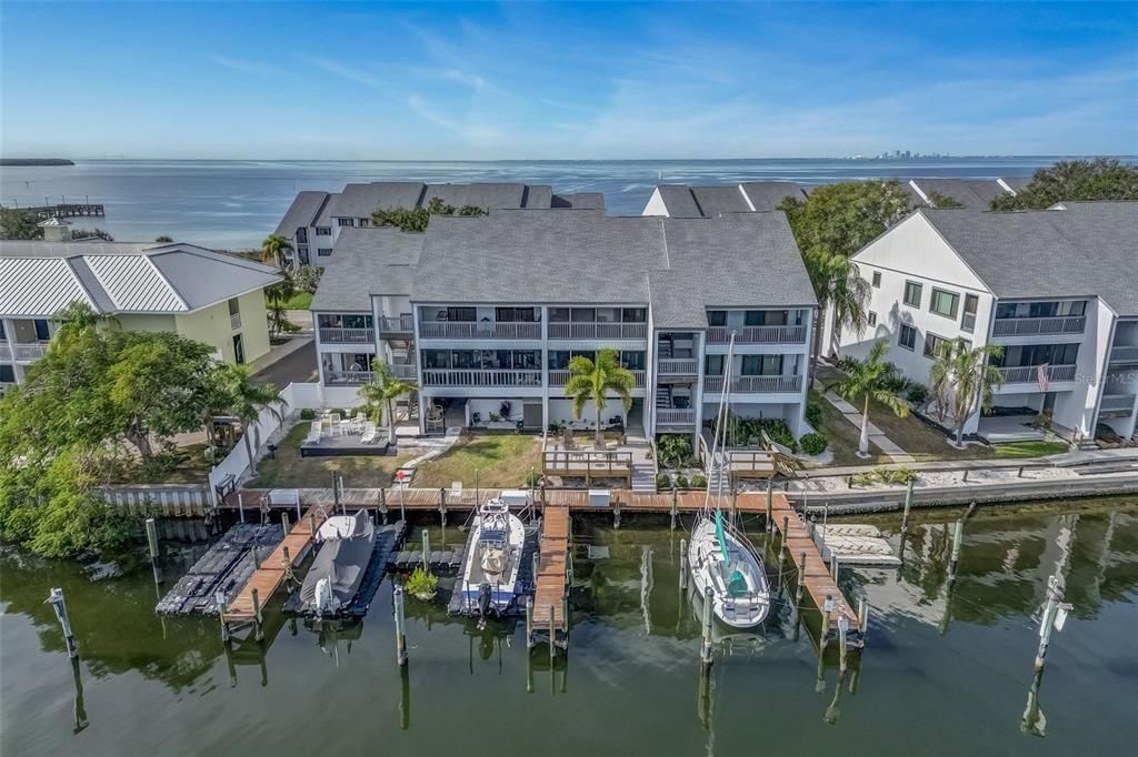 На продажу: $298,000 (2 спален, 2 ванн, 1100 Квадратных фут)