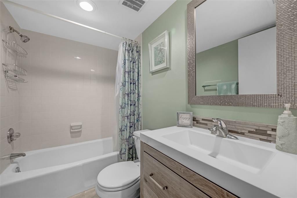 На продажу: $298,000 (2 спален, 2 ванн, 1100 Квадратных фут)