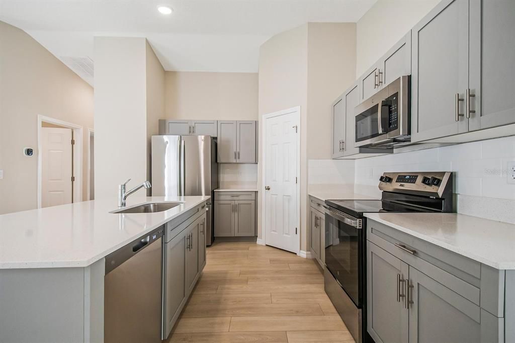 На продажу: $299,000 (3 спален, 2 ванн, 1615 Квадратных фут)