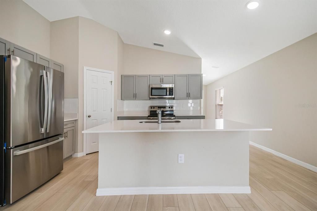 На продажу: $299,000 (3 спален, 2 ванн, 1615 Квадратных фут)