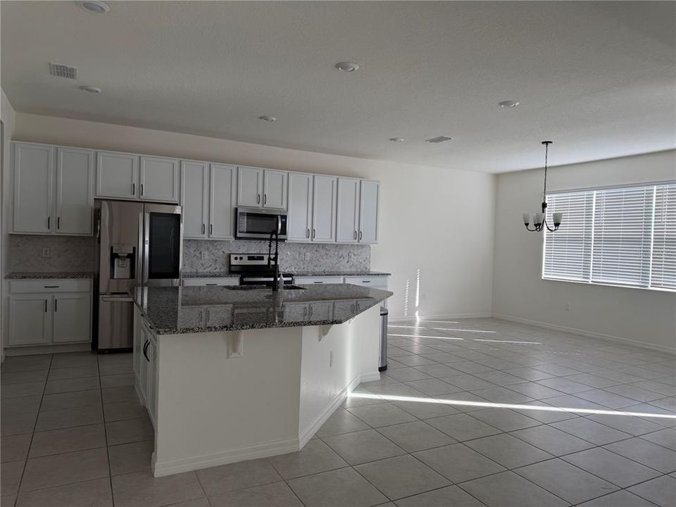 En Renta: $3,300 (4 camas, 3 baños, 3389 Pies cuadrados)