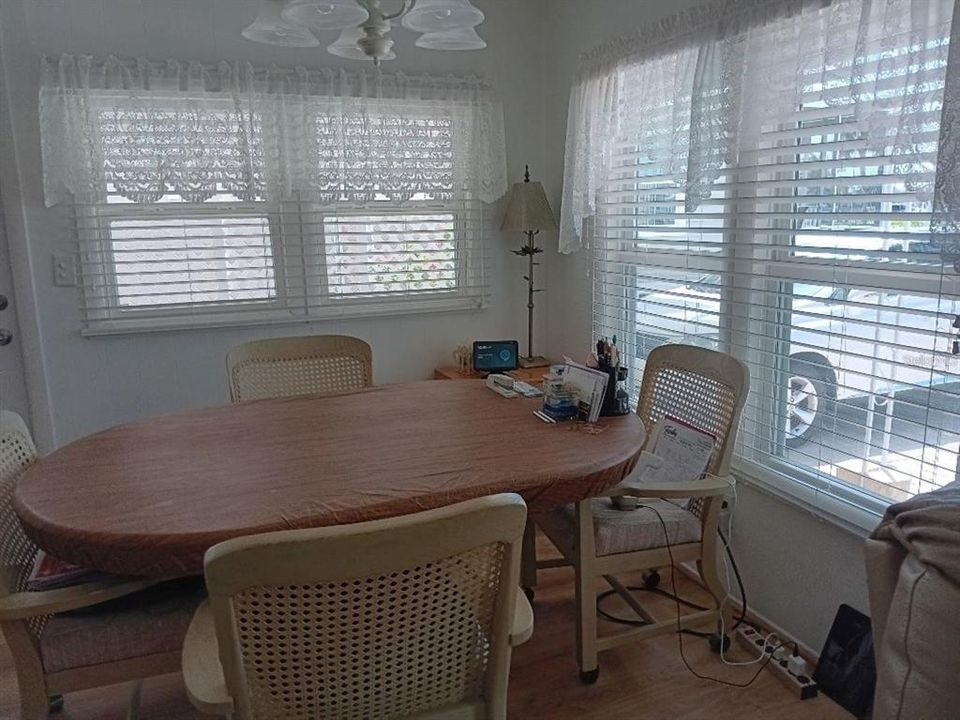 En Venta: $242,000 (2 camas, 1 baños, 1056 Pies cuadrados)