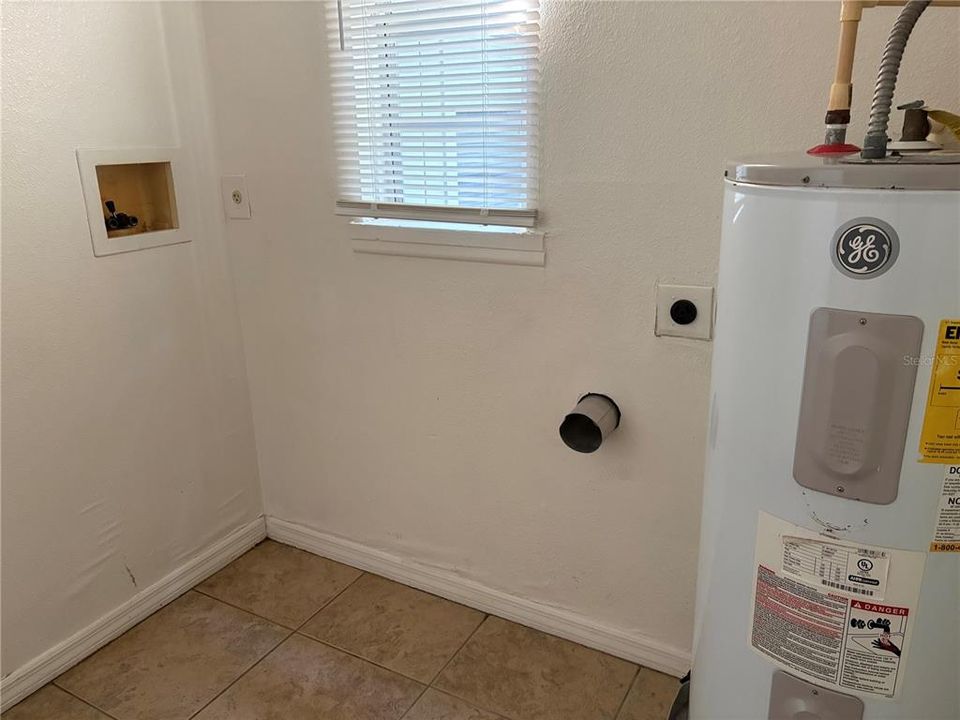 For Rent: $2,500 (4 beds, 2 baths, 1451 Square Feet)