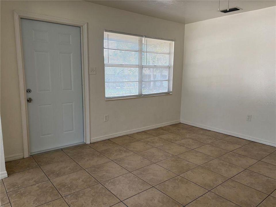 В аренду: $2,500 (4 спален, 2 ванн, 1451 Квадратных фут)