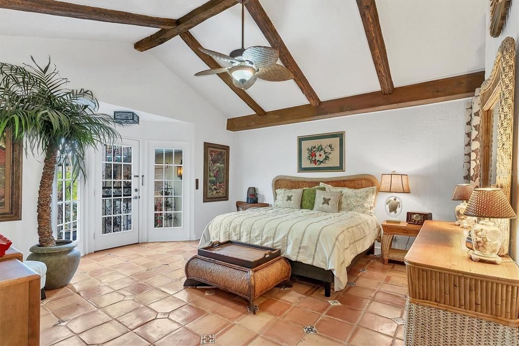 待售: $774,000 (4 贝兹, 2 浴室, 2033 平方英尺)