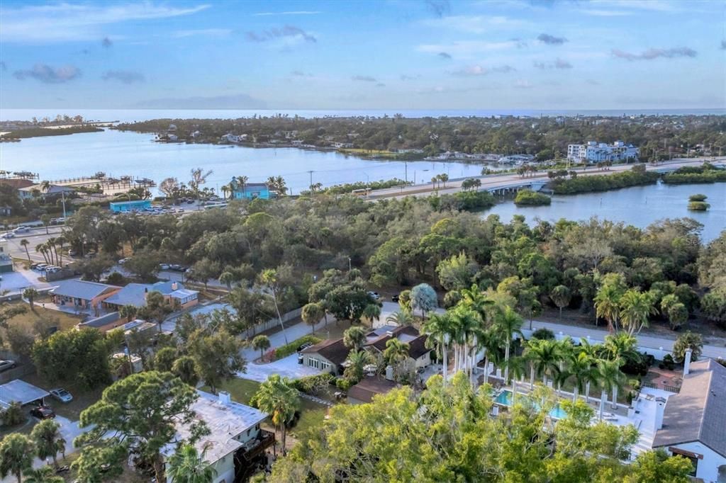 待售: $774,000 (4 贝兹, 2 浴室, 2033 平方英尺)