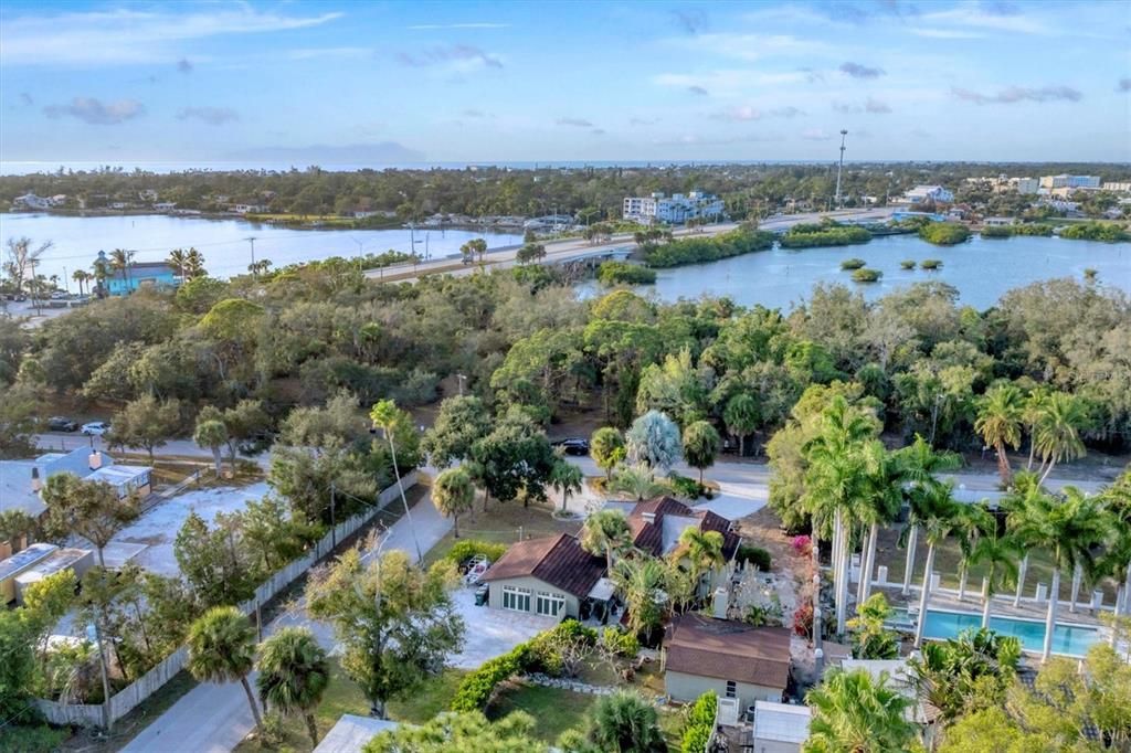 待售: $774,000 (4 贝兹, 2 浴室, 2033 平方英尺)