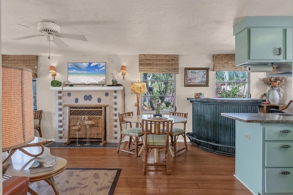 待售: $774,000 (4 贝兹, 2 浴室, 2033 平方英尺)