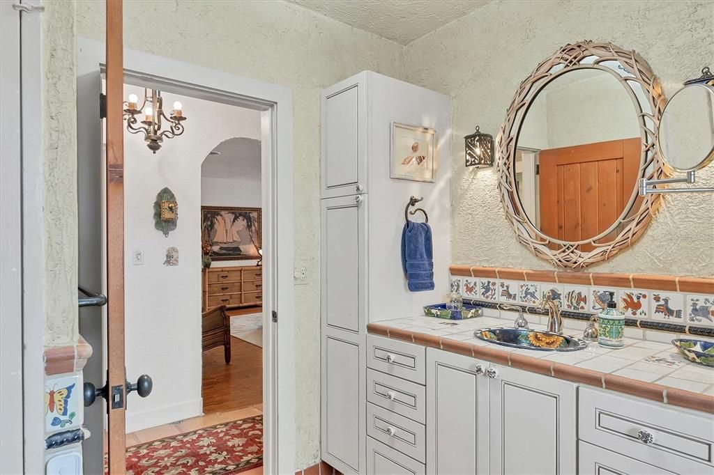 待售: $774,000 (4 贝兹, 2 浴室, 2033 平方英尺)