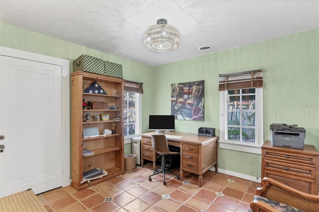 待售: $774,000 (4 贝兹, 2 浴室, 2033 平方英尺)