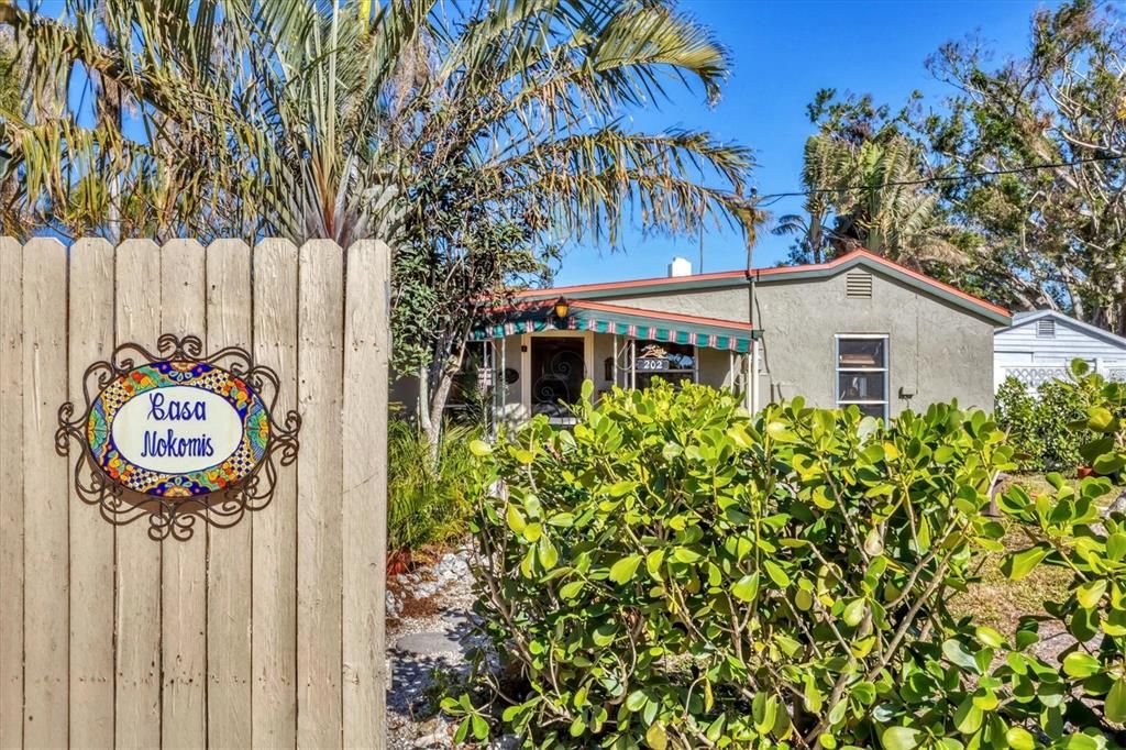 待售: $774,000 (4 贝兹, 2 浴室, 2033 平方英尺)