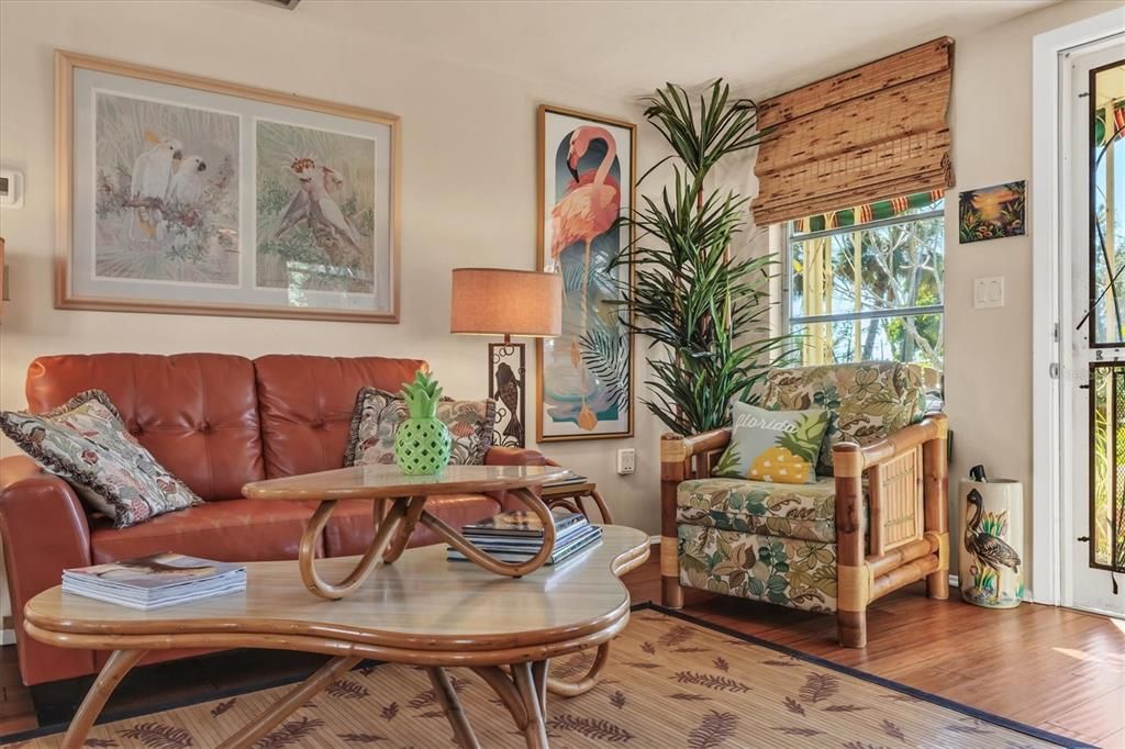 待售: $774,000 (4 贝兹, 2 浴室, 2033 平方英尺)