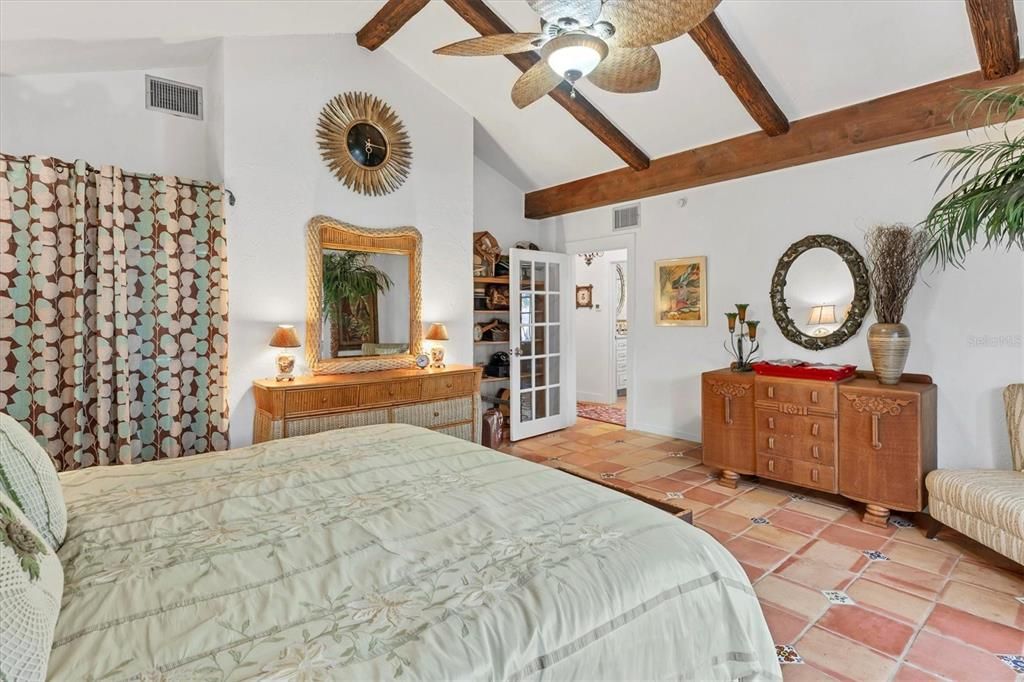 待售: $774,000 (4 贝兹, 2 浴室, 2033 平方英尺)