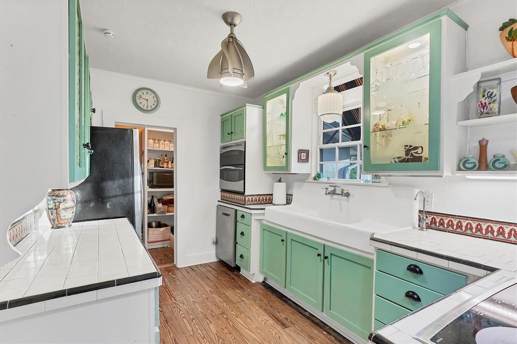 待售: $774,000 (4 贝兹, 2 浴室, 2033 平方英尺)