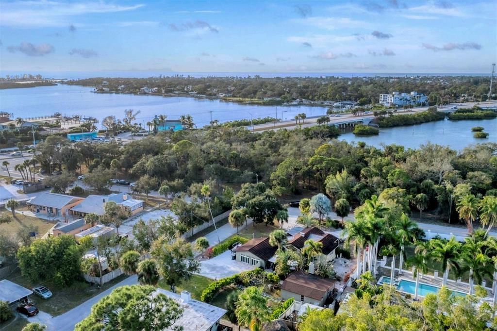 待售: $774,000 (4 贝兹, 2 浴室, 2033 平方英尺)