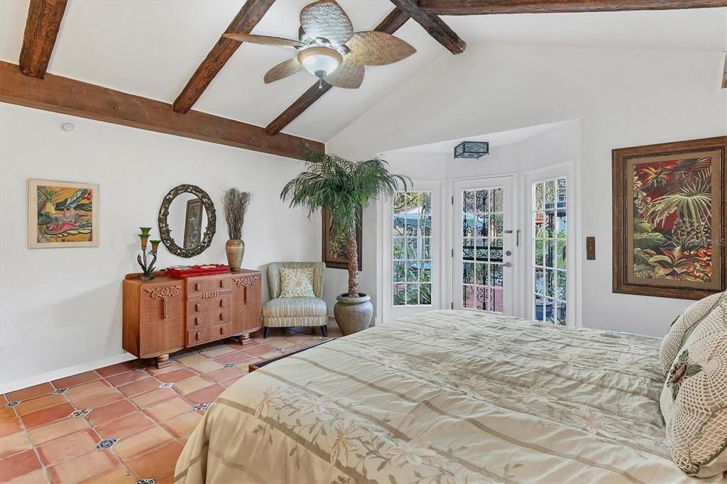 待售: $774,000 (4 贝兹, 2 浴室, 2033 平方英尺)