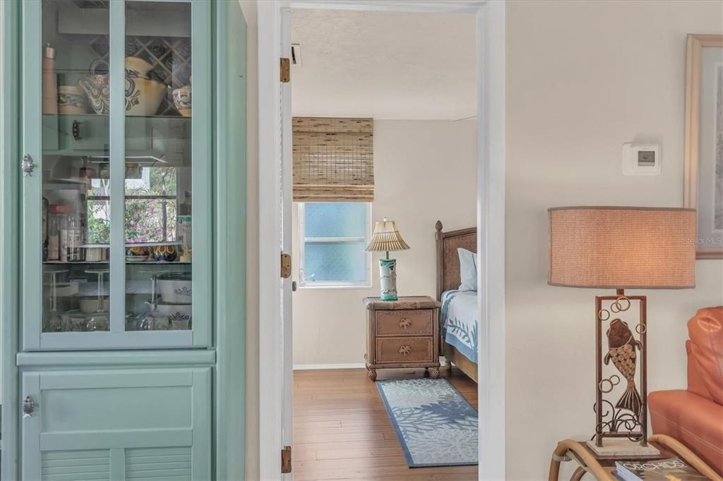 待售: $774,000 (4 贝兹, 2 浴室, 2033 平方英尺)