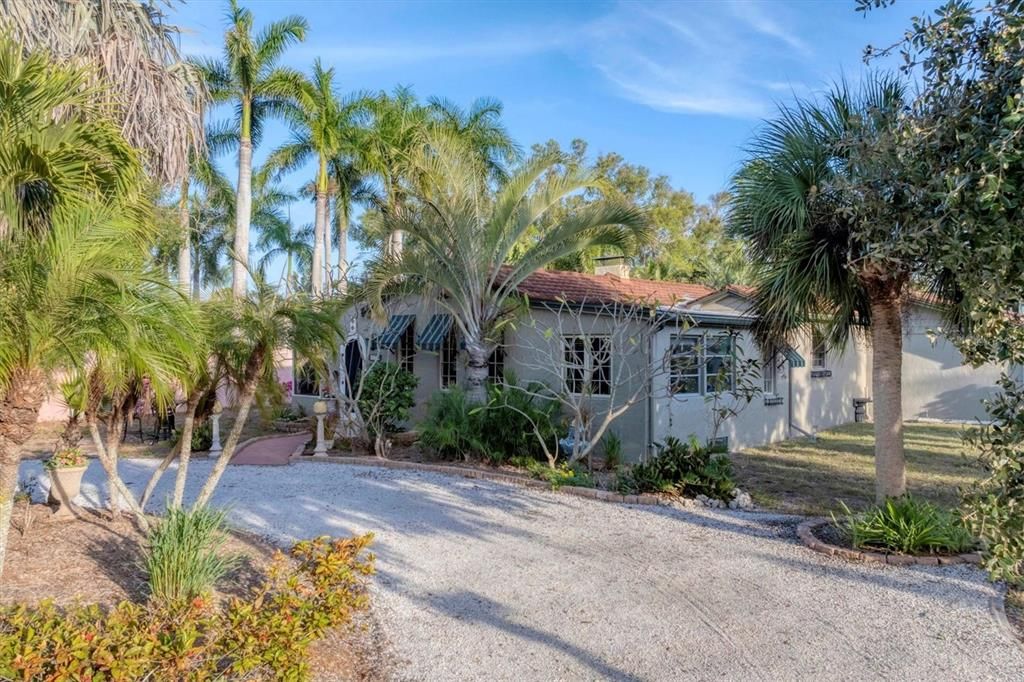 待售: $774,000 (4 贝兹, 2 浴室, 2033 平方英尺)