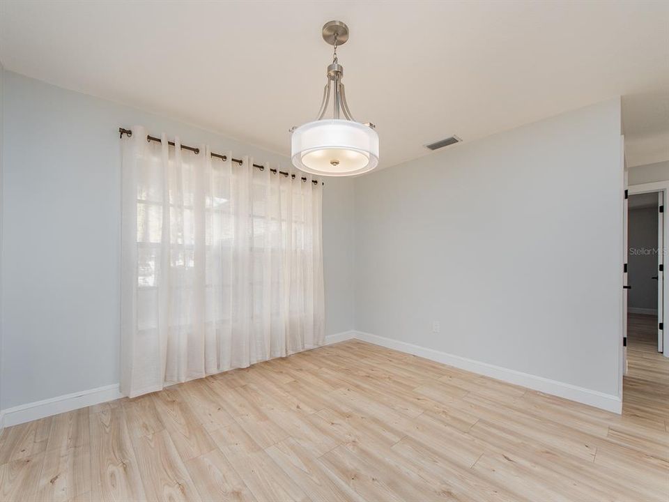 出租: $3,600 (2 贝兹, 2 浴室, 1682 平方英尺)