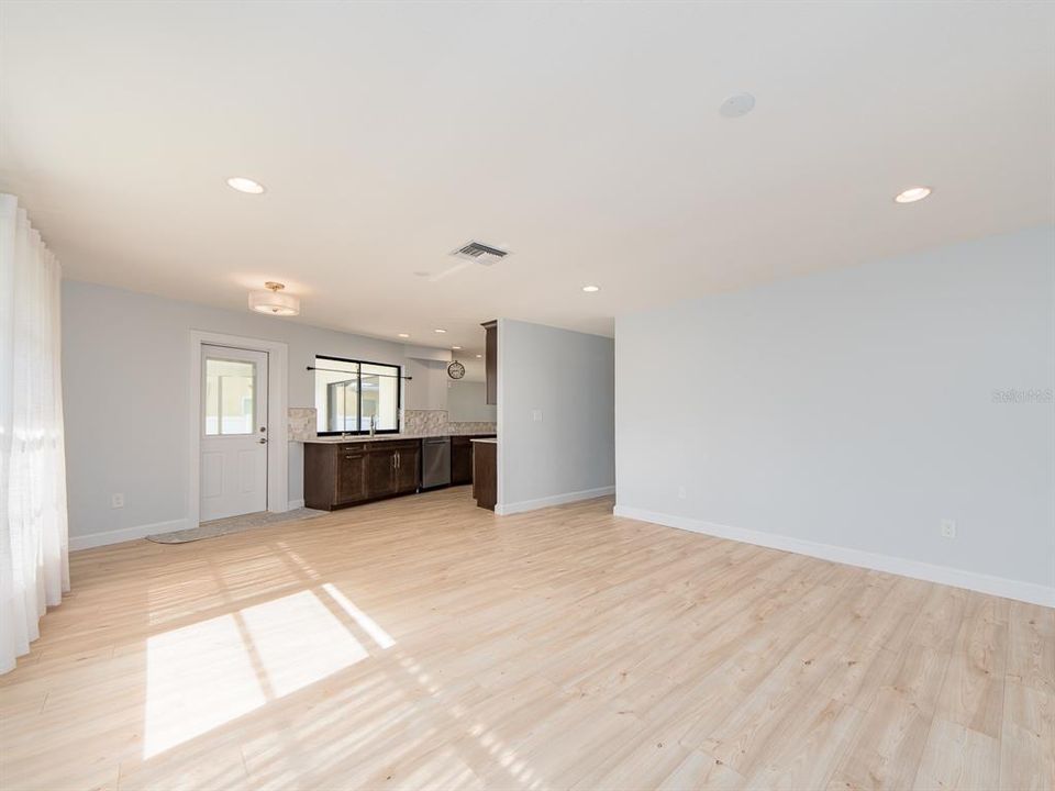 出租: $3,600 (2 贝兹, 2 浴室, 1682 平方英尺)