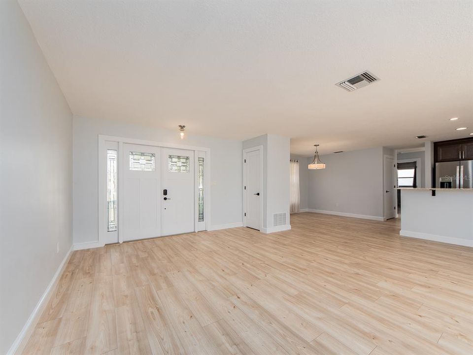 出租: $3,600 (2 贝兹, 2 浴室, 1682 平方英尺)