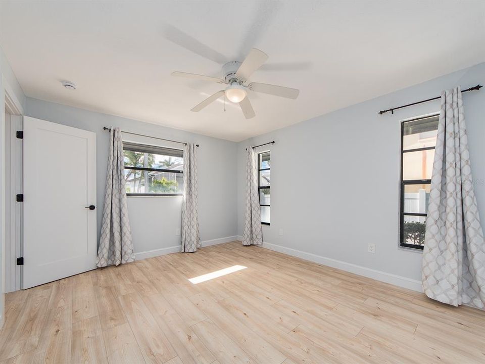 出租: $3,600 (2 贝兹, 2 浴室, 1682 平方英尺)