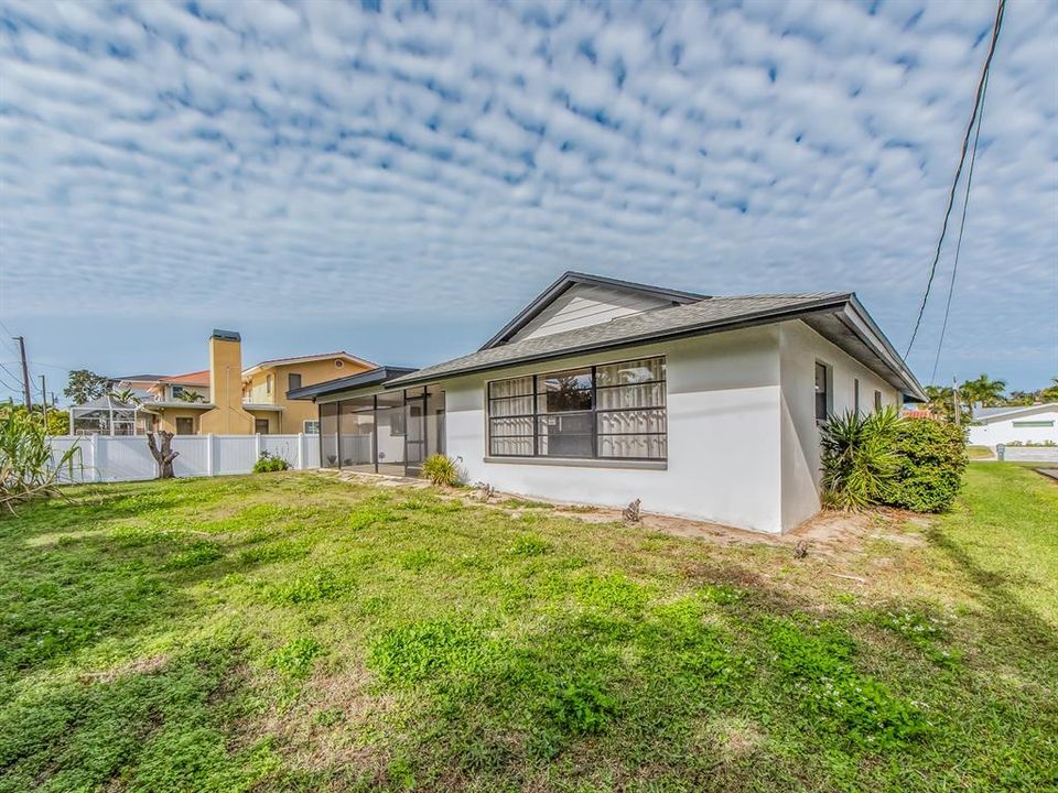 出租: $3,600 (2 贝兹, 2 浴室, 1682 平方英尺)