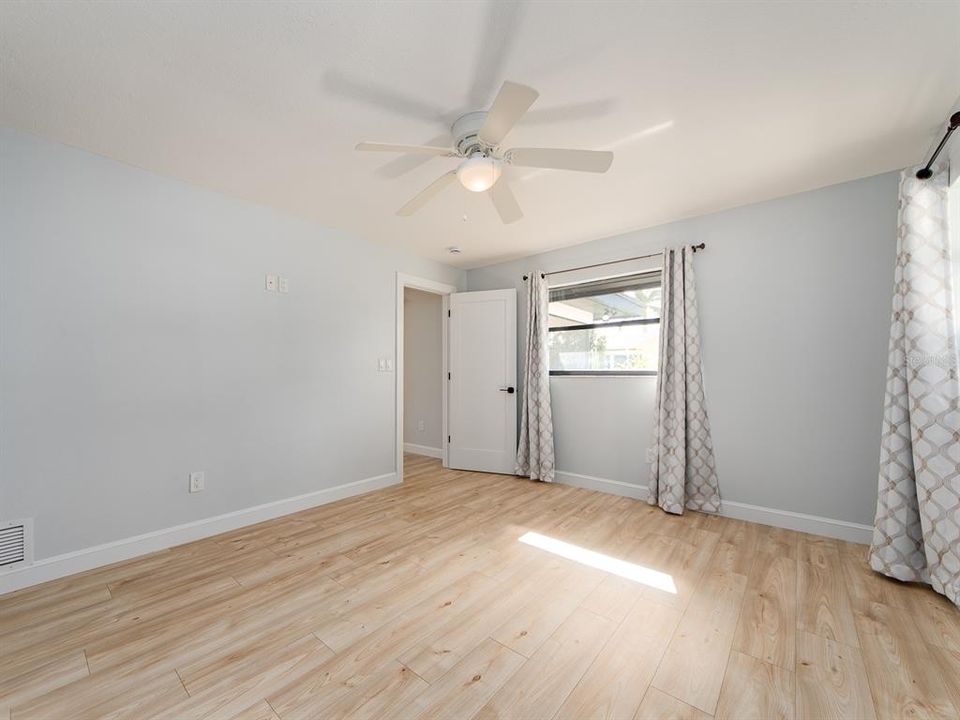 出租: $3,600 (2 贝兹, 2 浴室, 1682 平方英尺)