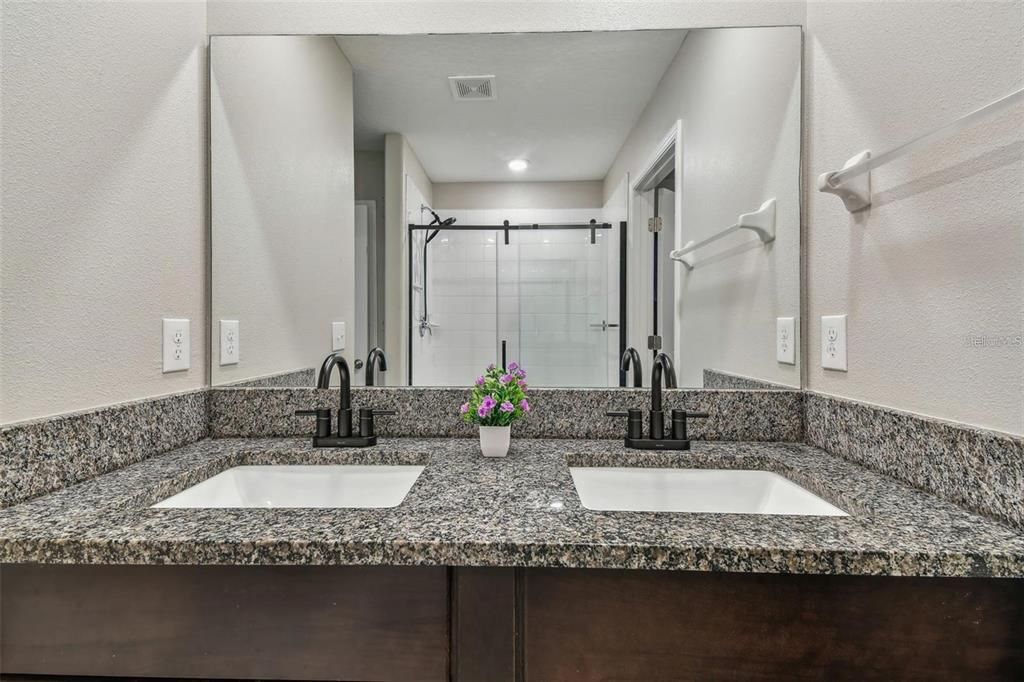 出租: $2,550 (4 贝兹, 2 浴室, 1914 平方英尺)