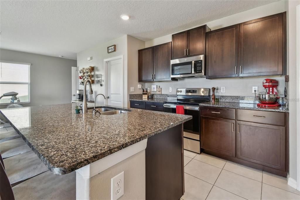 出租: $2,550 (4 贝兹, 2 浴室, 1914 平方英尺)