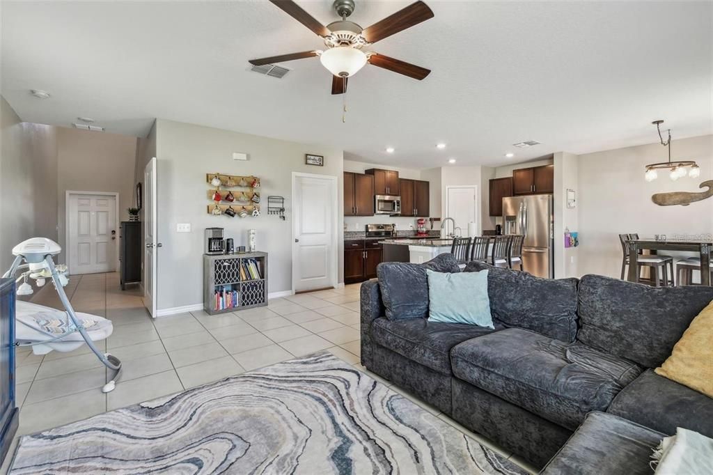 出租: $2,550 (4 贝兹, 2 浴室, 1914 平方英尺)