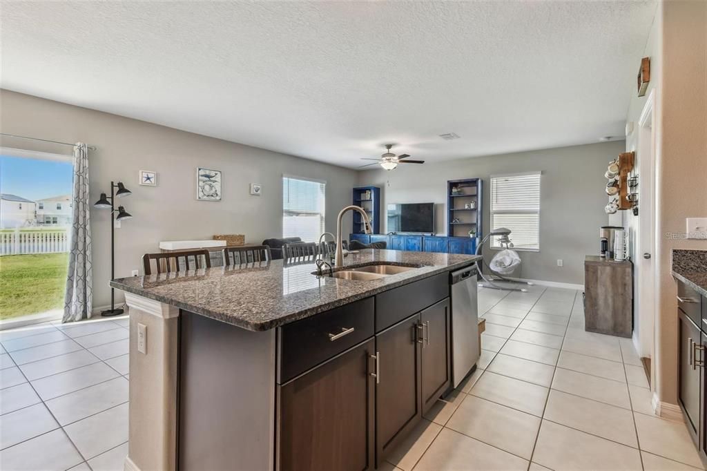 出租: $2,550 (4 贝兹, 2 浴室, 1914 平方英尺)