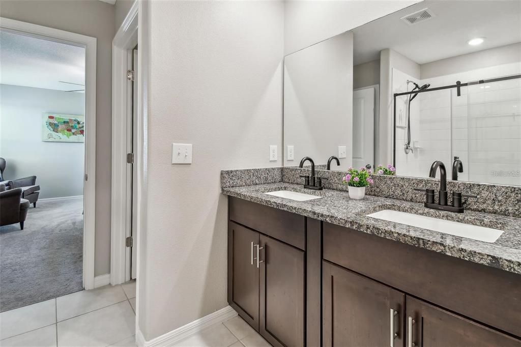 出租: $2,550 (4 贝兹, 2 浴室, 1914 平方英尺)