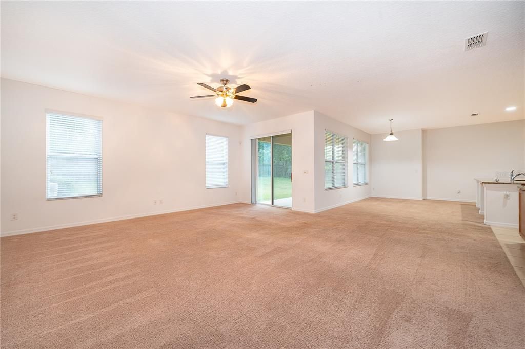 En Venta: $569,000 (5 camas, 3 baños, 4006 Pies cuadrados)