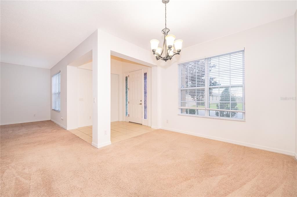 En Venta: $569,000 (5 camas, 3 baños, 4006 Pies cuadrados)