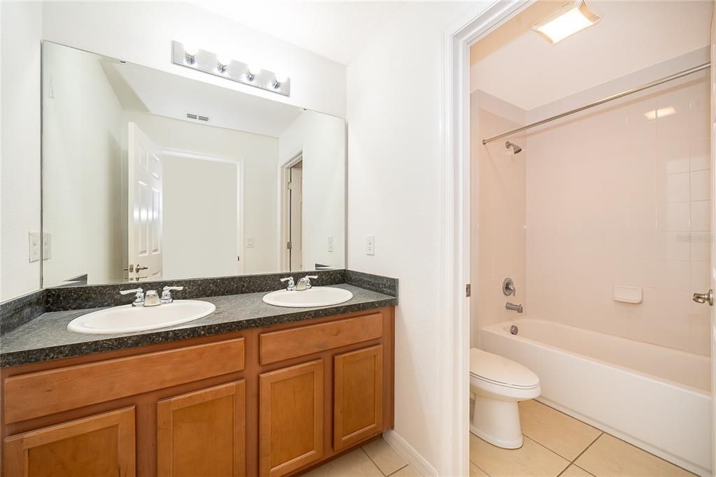 En Venta: $569,000 (5 camas, 3 baños, 4006 Pies cuadrados)